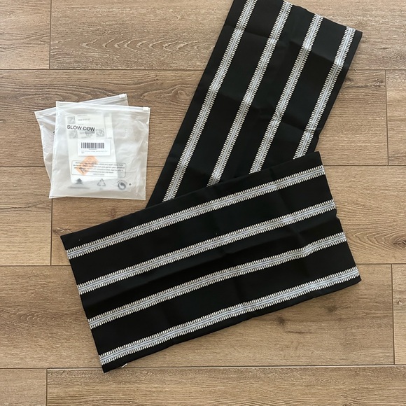 NWT Black and White Striped Lumbar Pillows (2) - Picture 4 of 7
